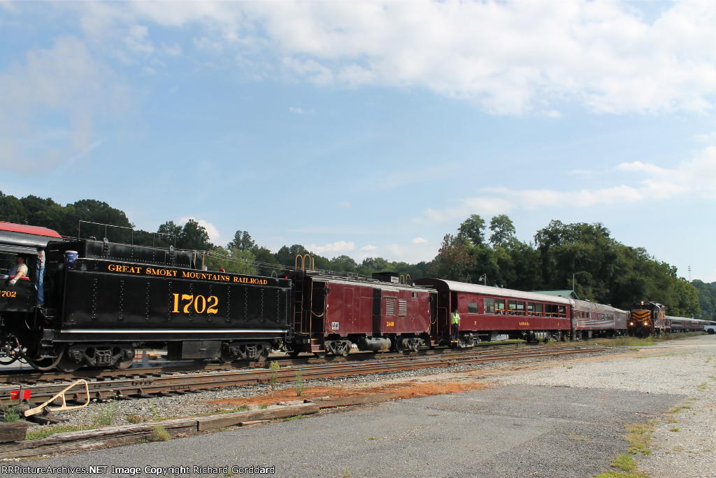 GSMR 1702 hauling 18 cars